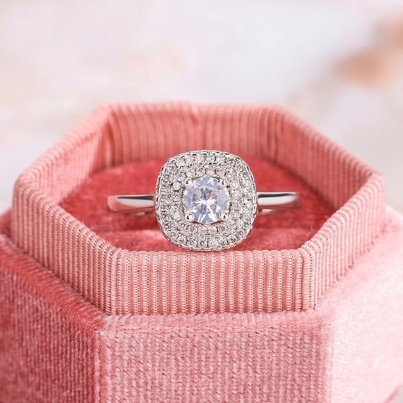 Fashion Jewelry Jewelry - Stunning Ladies Halo Bridal Ring .925 Solid Sterling Silver